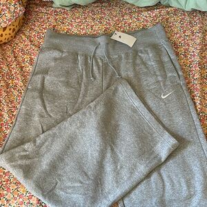 Nike Women’s Grey Phoenix Fleece High Waisted Wide-Leg Sweatpants
